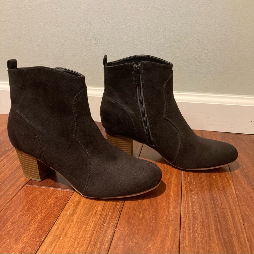 NWOT American Eagle Black Ankle Boots Booties Faux Suede 2.5 inch Heel Size 8.5 - Picture 2 of 13